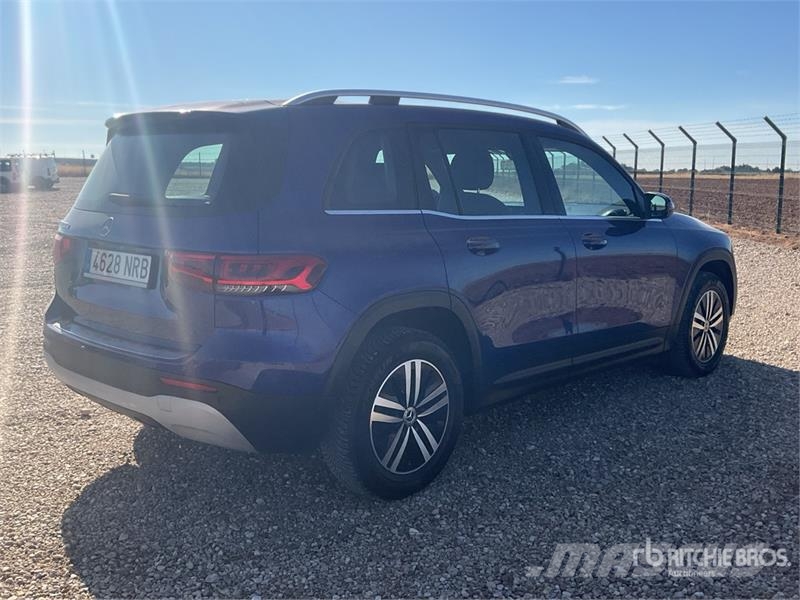 Mercedes-Benz GLB 200 D SUV 汽车