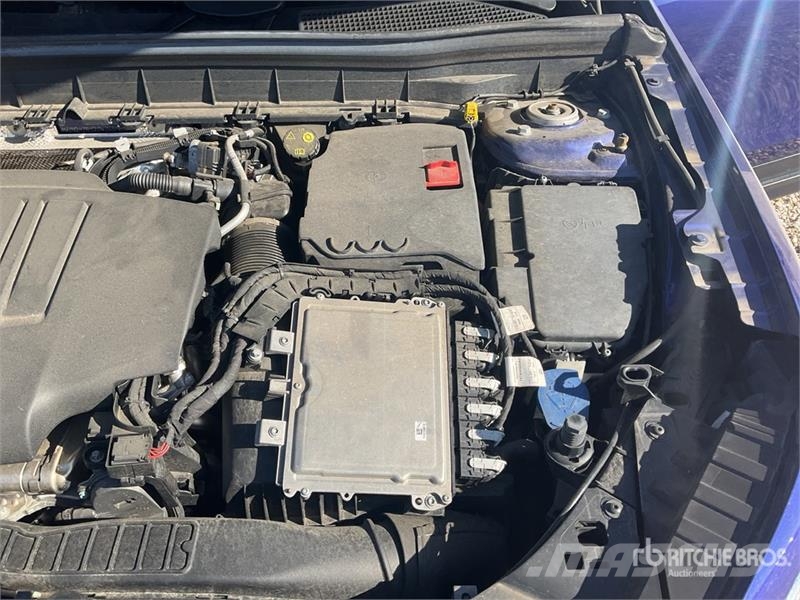 Mercedes-Benz GLB 200 D SUV 汽车