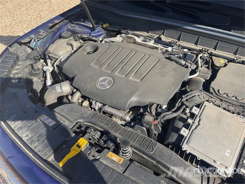 Mercedes-Benz GLB 200 D SUV 汽车