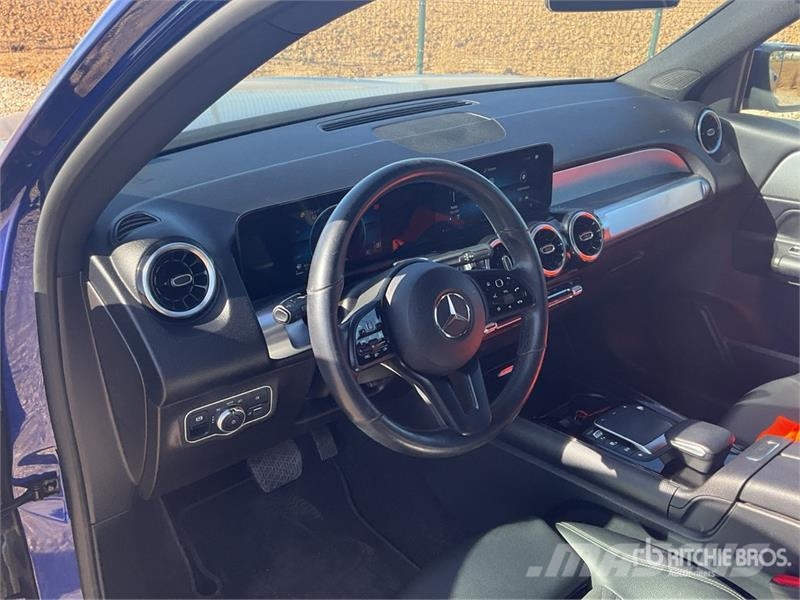Mercedes-Benz GLB 200 D SUV 汽车