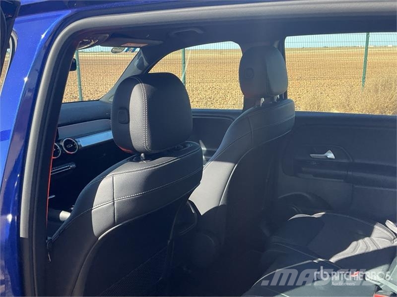 Mercedes-Benz GLB 200 D SUV 汽车