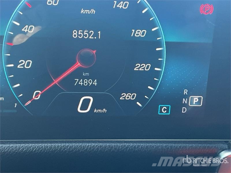 Mercedes-Benz GLB 200 D SUV 汽车
