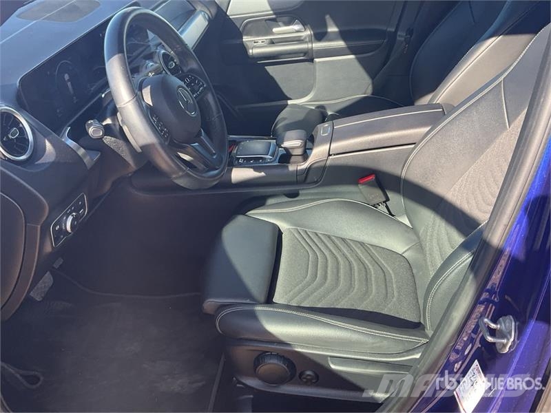 Mercedes-Benz GLB 200 D SUV 汽车