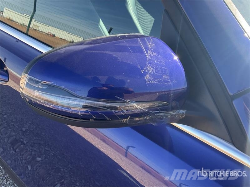 Mercedes-Benz GLB 200 D SUV 汽车