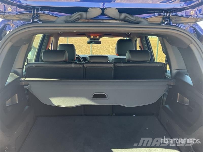 Mercedes-Benz GLB 200 D SUV 汽车