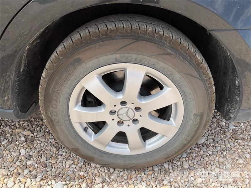 Mercedes-Benz ML320 자동차