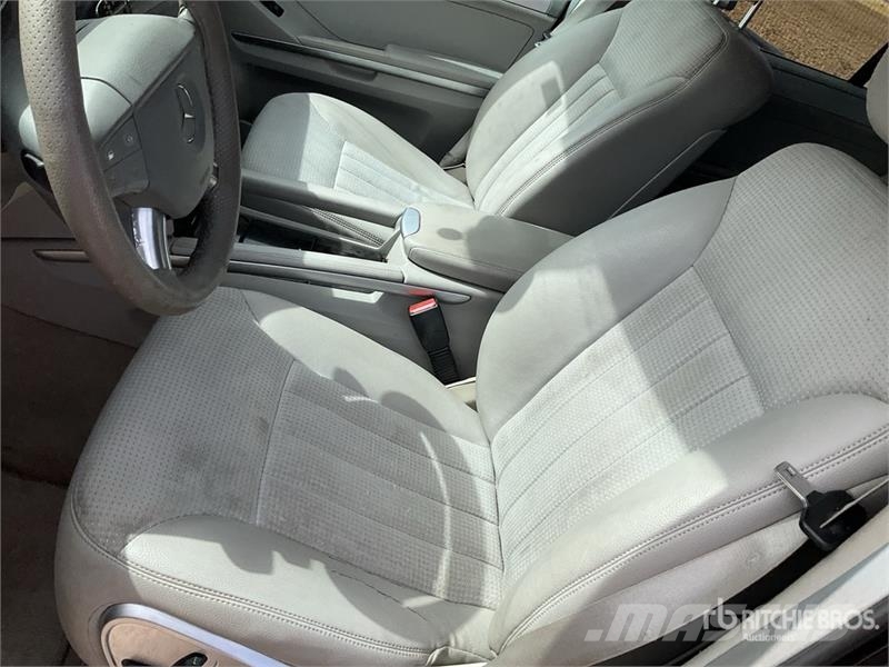 Mercedes-Benz ML320 자동차
