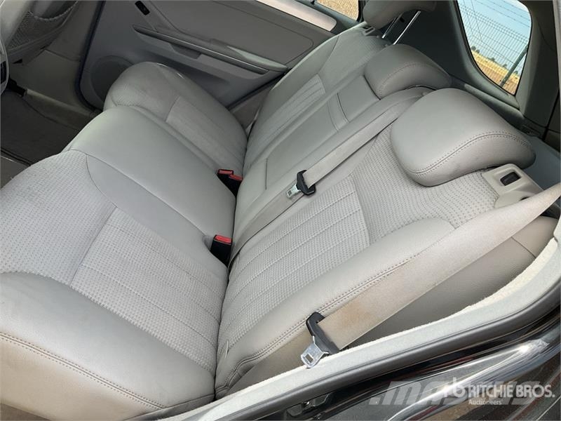 Mercedes-Benz ML320 자동차
