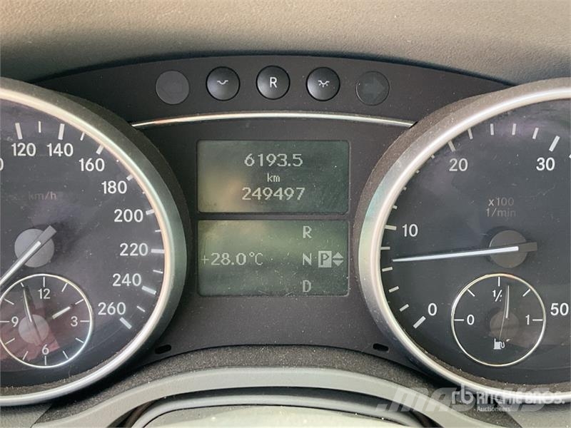 Mercedes-Benz ML320 자동차