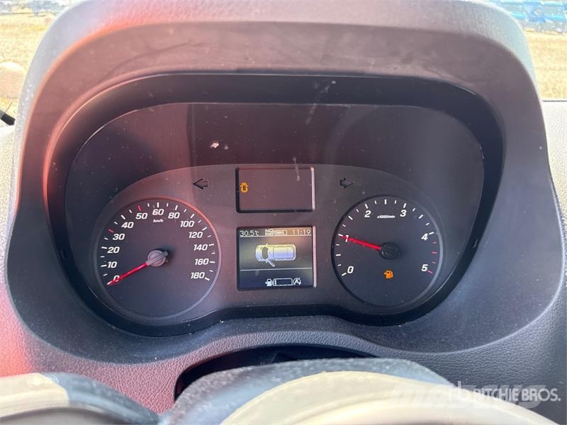 Mercedes-Benz Sprinter 211 CDi Cargo Van Utilitaire