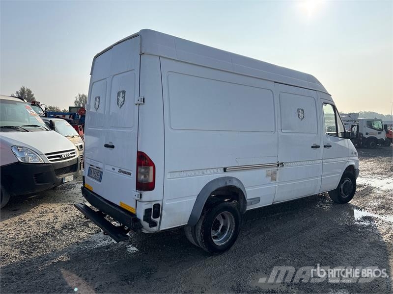 Mercedes-Benz SPRINTER Cargo Van (Inoperable) شاحنة مقفلة