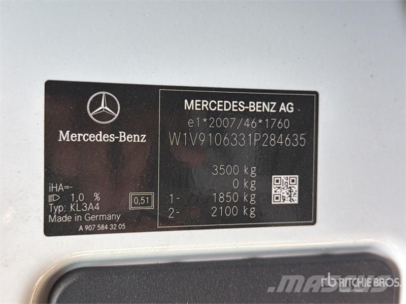 Mercedes-Benz Sprinter 311CDI Cargo Van Pakettiautot