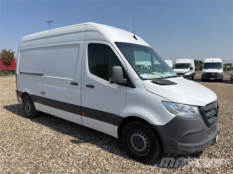 Mercedes-Benz Sprinter 311CDI Cargo Van Pakettiautot