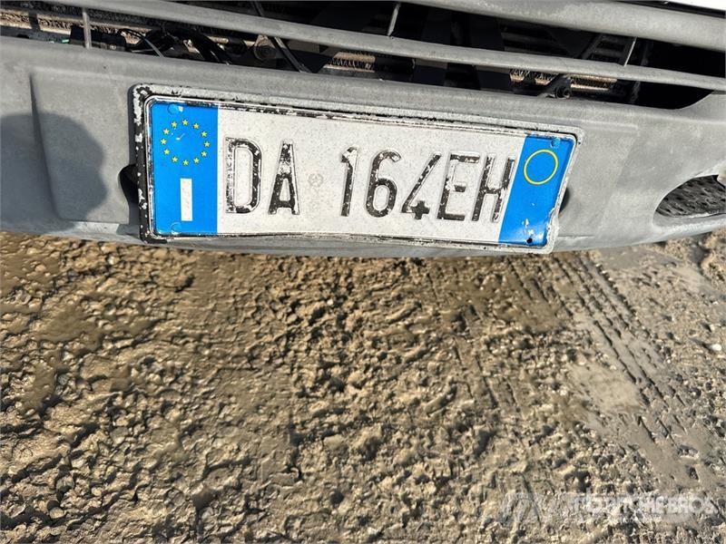 Mercedes-Benz SPRINTER Cargo Van (Inoperable) شاحنة مقفلة