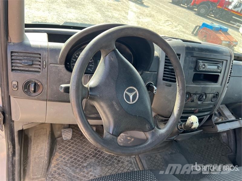 Mercedes-Benz Sprinter 211 Cdi Flatbed Truck (Inoperable) Tovornjaki s kesonom/platojem