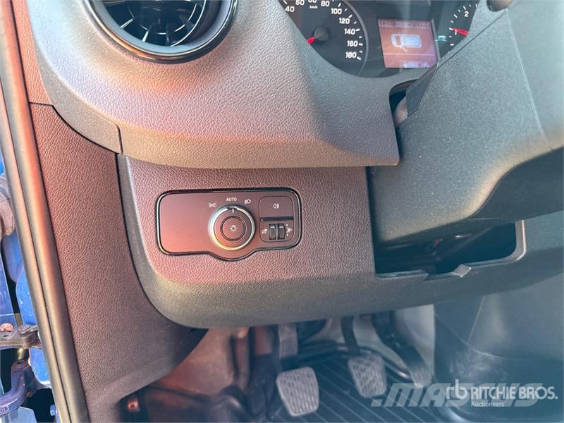 Mercedes-Benz Sprinter 211 CDi Cargo Van Utilitaire