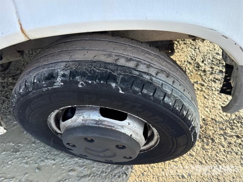 Mercedes-Benz SPRINTER Cargo Van (Inoperable) شاحنة مقفلة