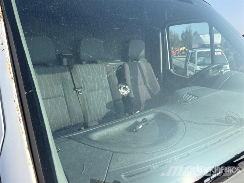 Mercedes-Benz SPRINTER Cargo Van (Inoperable) شاحنة مقفلة
