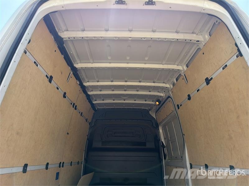 Mercedes-Benz Sprinter 311CDI Cargo Van Pakettiautot
