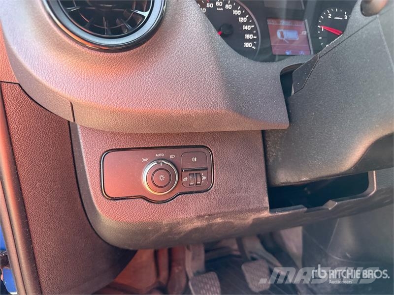 Mercedes-Benz Sprinter 211 CDi Cargo Van Utilitaire