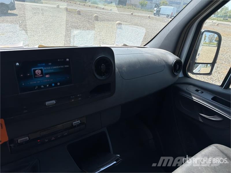 Mercedes-Benz Sprinter 311CDI Cargo Van Pakettiautot