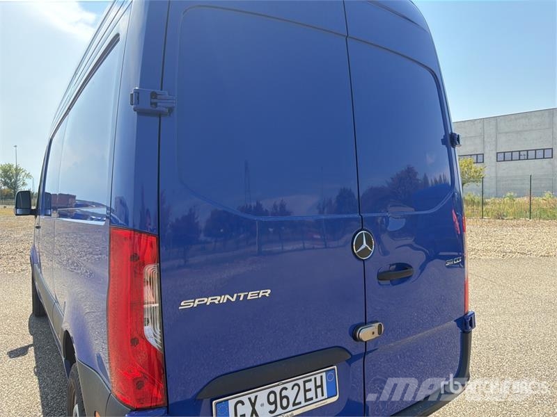 Mercedes-Benz Sprinter 311CDI Cargo Van Dodávky