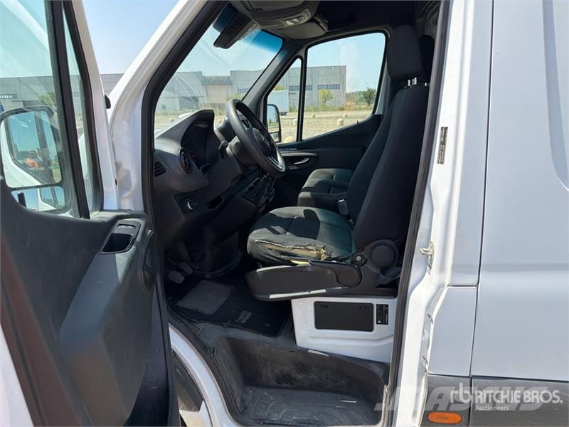 Mercedes-Benz Sprinter 311CDI Cargo Van Furgonetas cerradas
