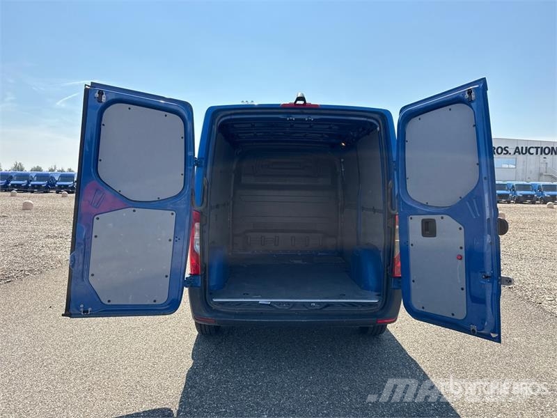 Mercedes-Benz Sprinter 211 CDi Cargo Van Utilitaire