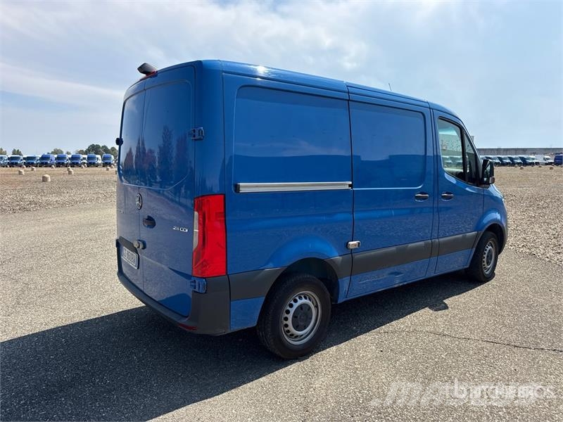 Mercedes-Benz Sprinter 211 CDi Cargo Van Pakettiautot