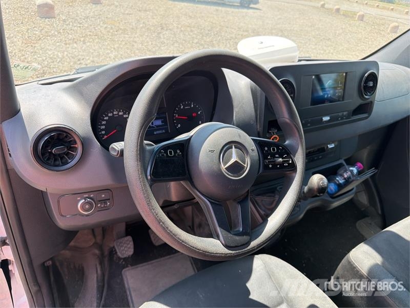 Mercedes-Benz Sprinter 311CDI Cargo Van Furgonetas cerradas
