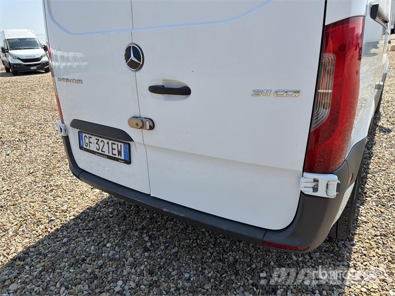 Mercedes-Benz Sprinter 311CDI Cargo Van Pakettiautot