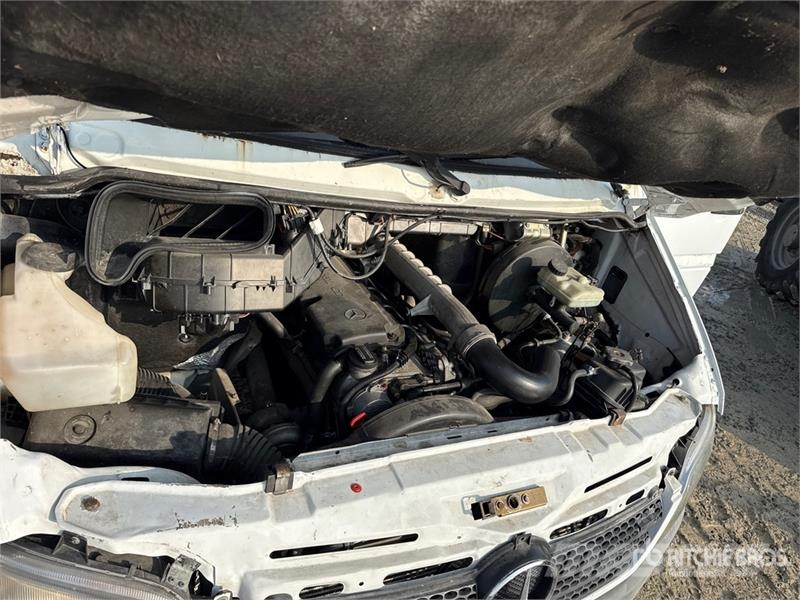 Mercedes-Benz SPRINTER Cargo Van (Inoperable) شاحنة مقفلة