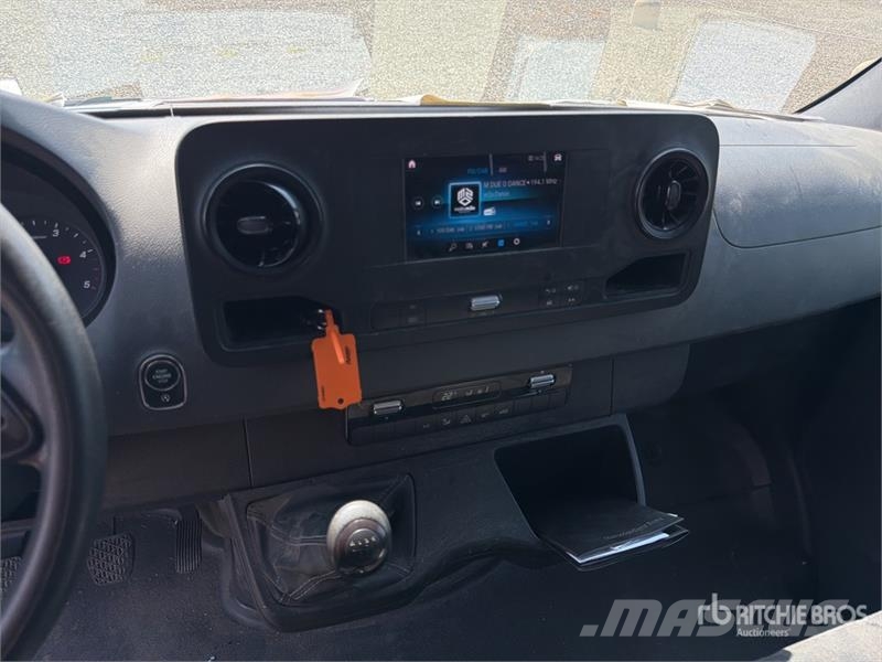 Mercedes-Benz Sprinter 311CDI Cargo Van Pakettiautot