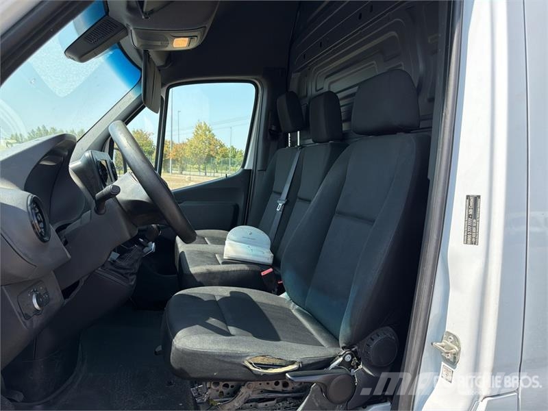 Mercedes-Benz Sprinter 311CDI Cargo Van Pakettiautot