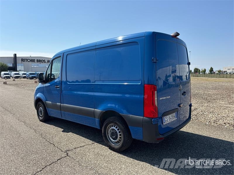 Mercedes-Benz Sprinter 211 CDi Cargo Van Pakettiautot