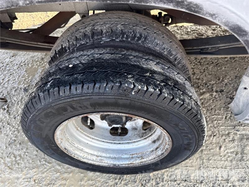 Mercedes-Benz SPRINTER Cargo Van (Inoperable) شاحنة مقفلة