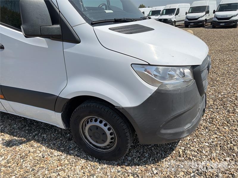 Mercedes-Benz Sprinter 311CDI Cargo Van Pakettiautot
