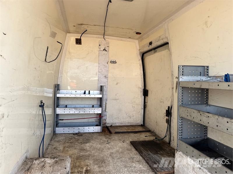 Mercedes-Benz SPRINTER Cargo Van (Inoperable) شاحنة مقفلة