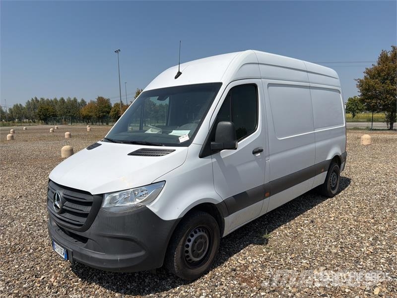 Mercedes-Benz Sprinter 311CDI Cargo Van Furgonetas cerradas
