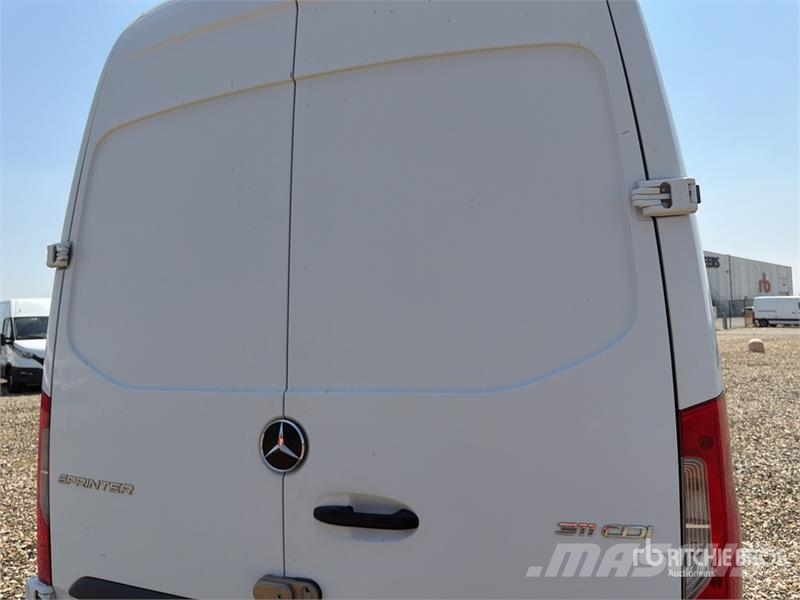 Mercedes-Benz Sprinter 311CDI Cargo Van Furgonetas cerradas