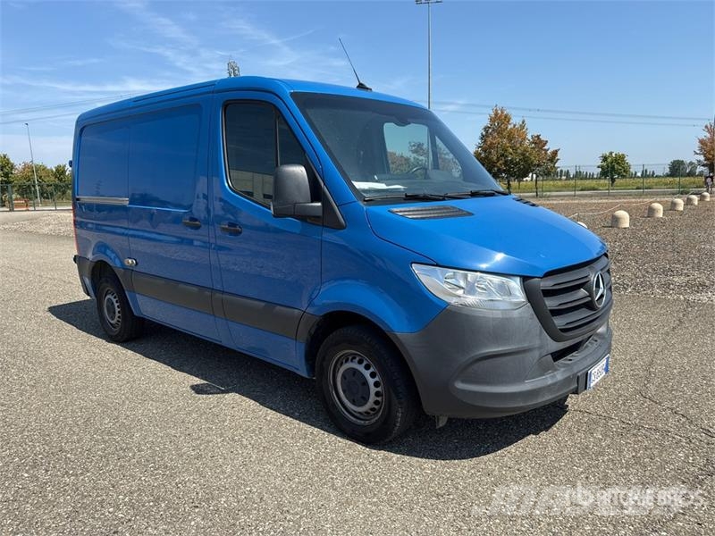 Mercedes-Benz Sprinter 211 CDi Cargo Van Utilitaire