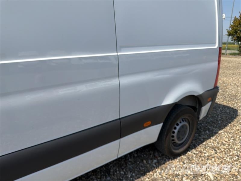 Mercedes-Benz Sprinter 311CDI Cargo Van Pakettiautot