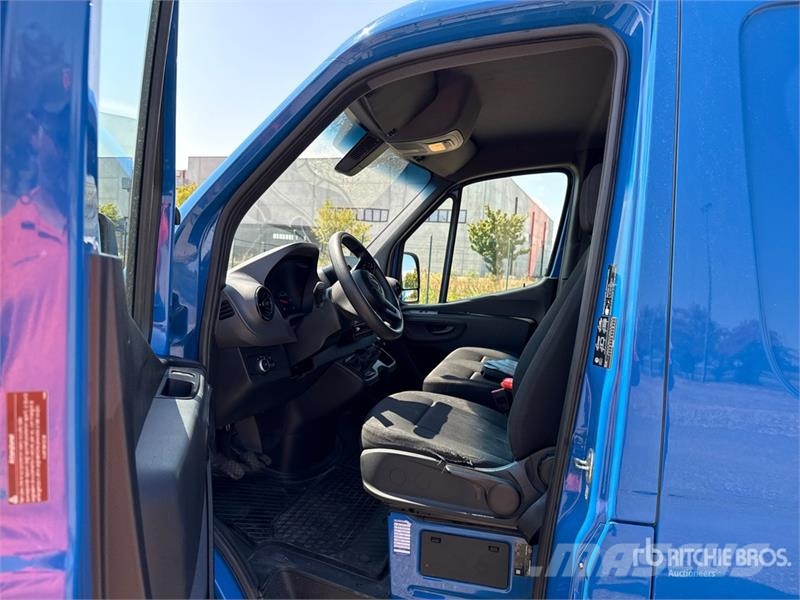 Mercedes-Benz Sprinter 211 CDi Cargo Van Utilitaire