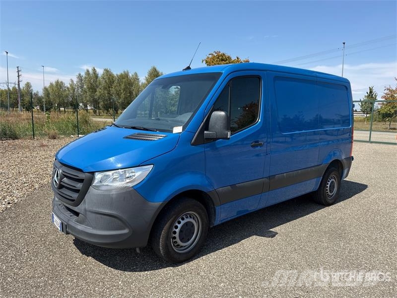 Mercedes-Benz Sprinter 211 CDi Cargo Van Pakettiautot