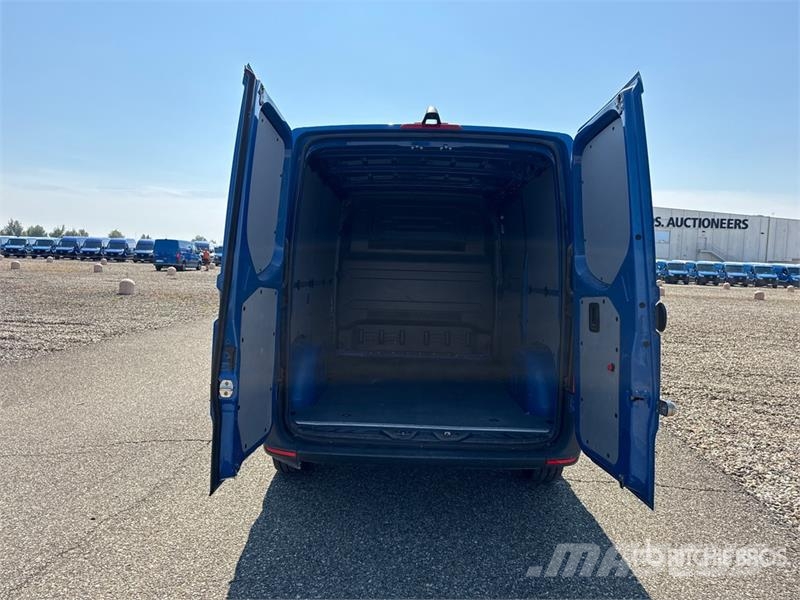 Mercedes-Benz Sprinter 211 CDi Cargo Van Pakettiautot