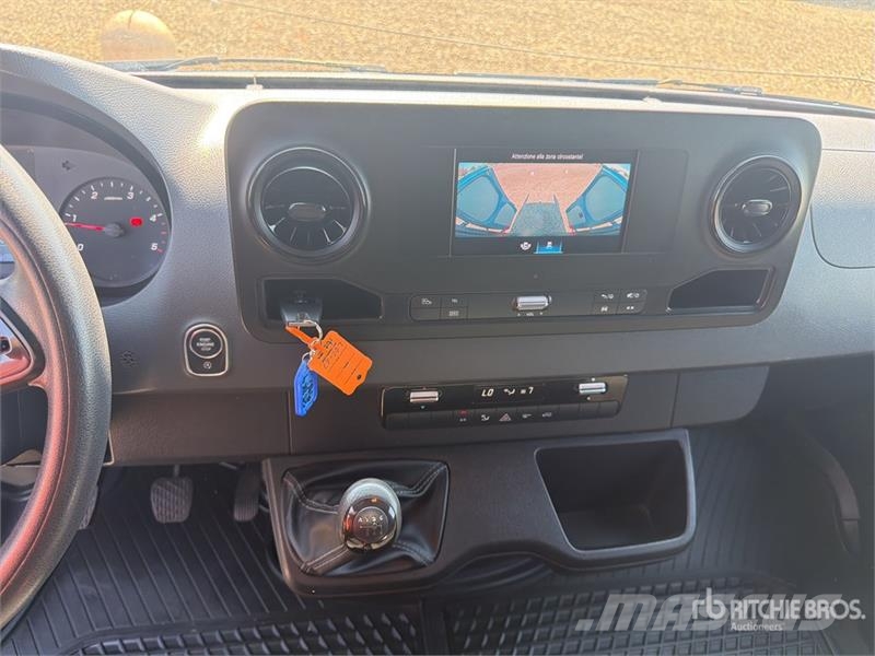 Mercedes-Benz Sprinter 211 CDi Cargo Van Utilitaire