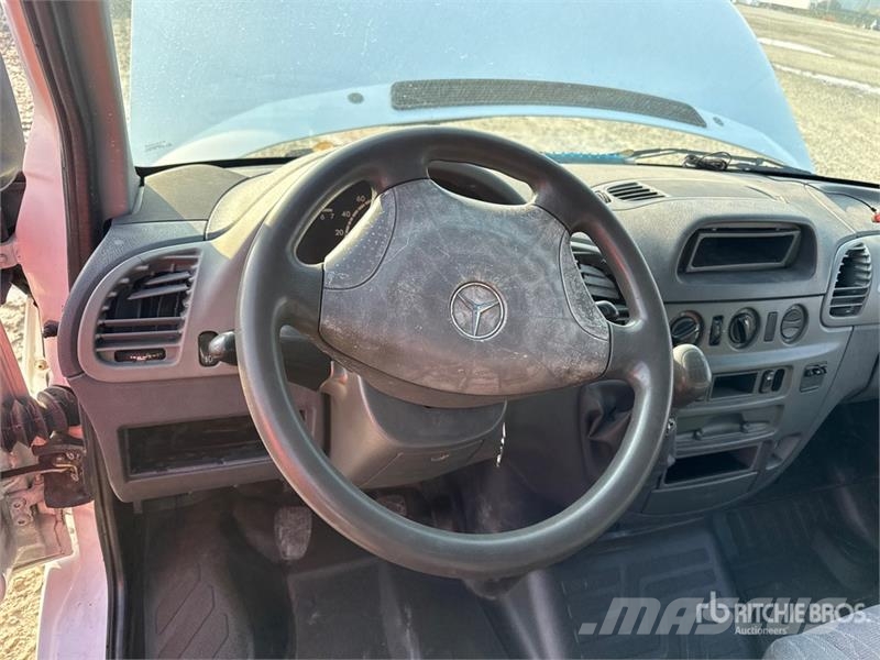 Mercedes-Benz SPRINTER Cargo Van (Inoperable) شاحنة مقفلة