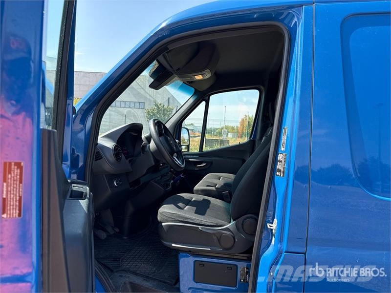 Mercedes-Benz Sprinter 211 CDi Cargo Van Pakettiautot