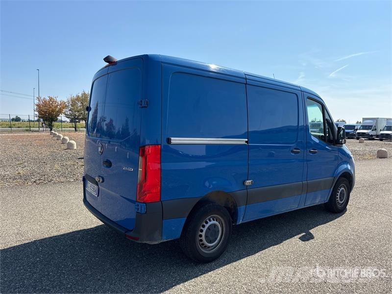 Mercedes-Benz Sprinter 211 CDi Cargo Van Utilitaire