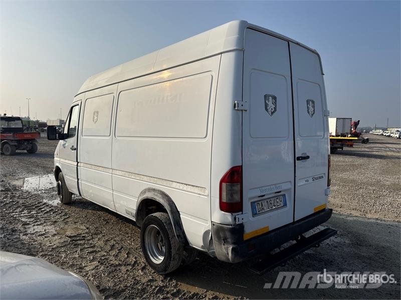 Mercedes-Benz SPRINTER Cargo Van (Inoperable) شاحنة مقفلة